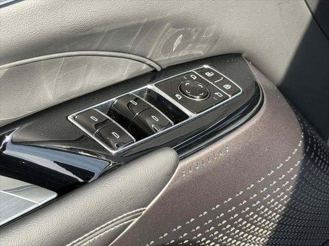 Used 2025 Cadillac Lyriq Luxury AWD/4WD image 19