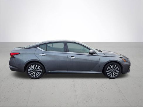 Used 2023 Nissan Altima 2.5 SV image 5