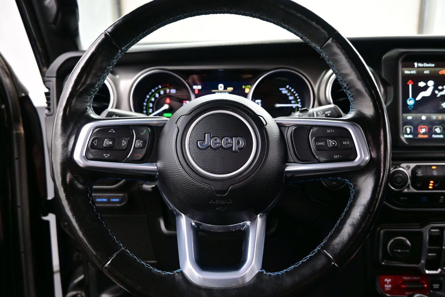 Used 2021 Jeep Wrangler Unlimited Rubicon 4xe w/ Cold Weather Group AWD/4WD image 24