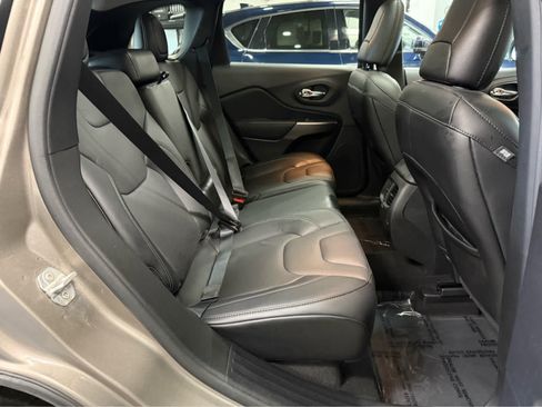 Used 2021 Jeep Cherokee Limited AWD/4WD image 23