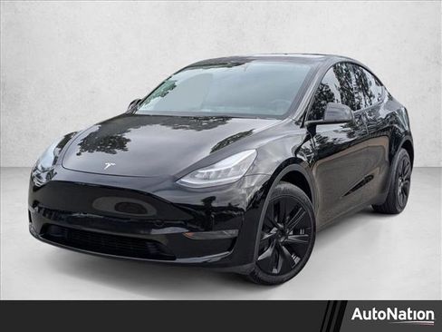 Used 2023 Tesla Model Y Long Range image 1