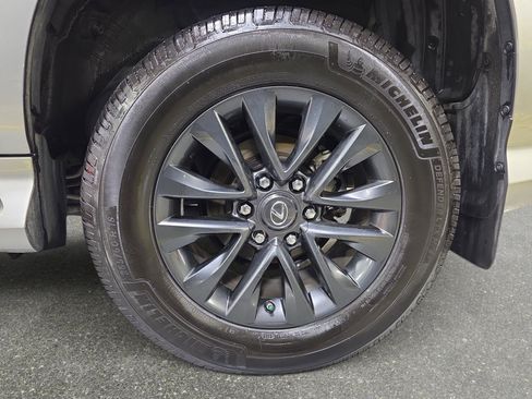 Used 2022 Lexus GX 460 Premium image 32