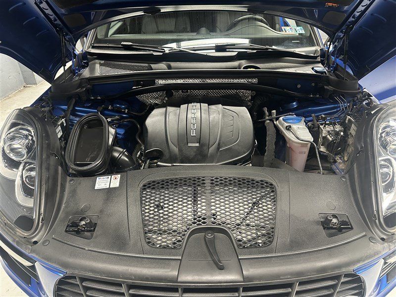 Used 2018 Porsche Macan AWD/4WD image 21
