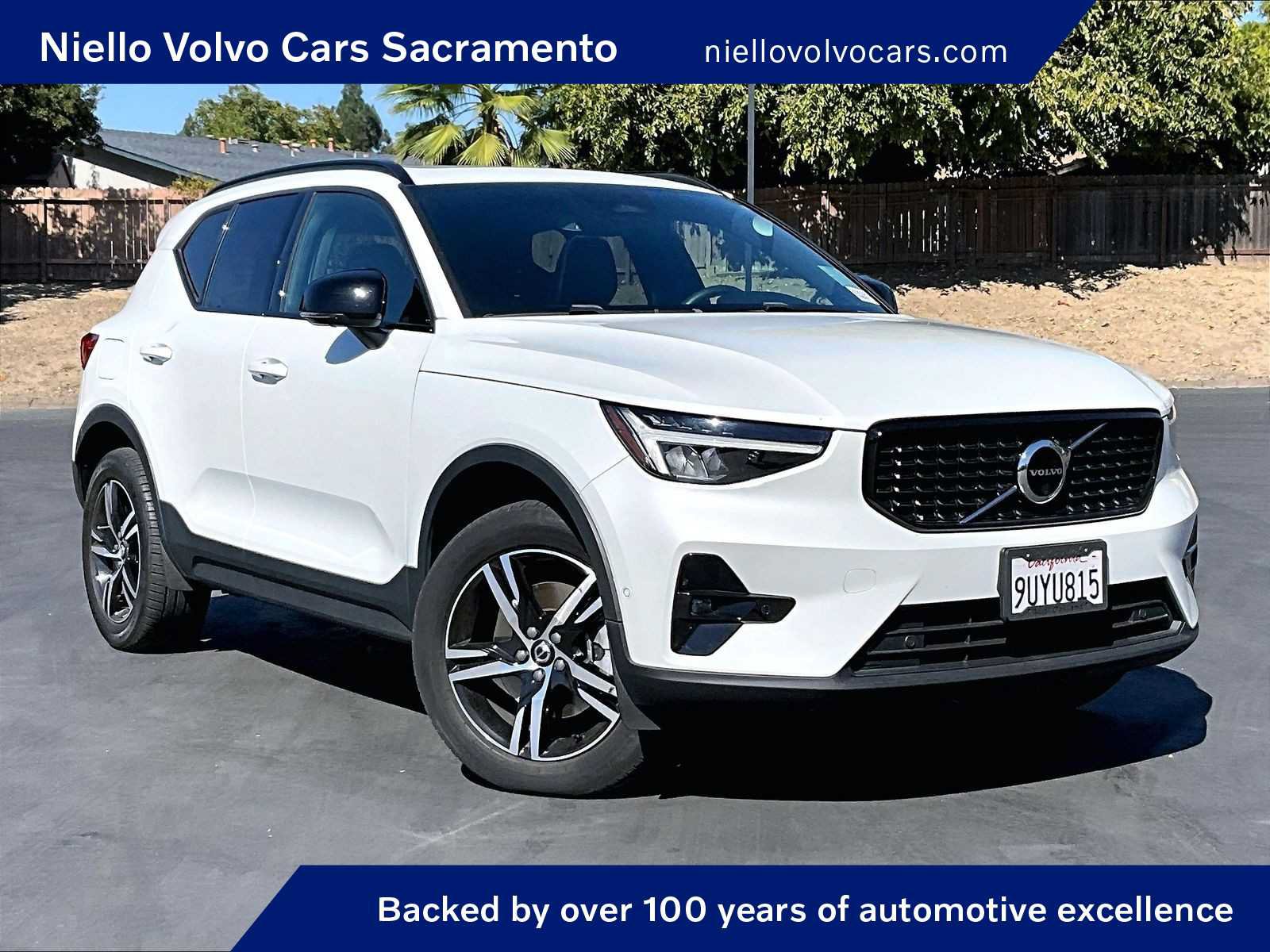 Used 2023 Volvo XC40 B5 Plus AWD/4WD image 1