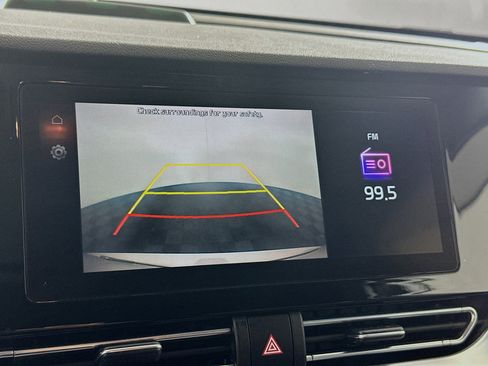 Used 2022 Kia Niro EX image 22