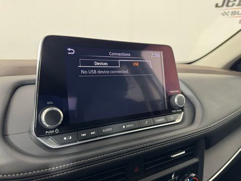 Used 2023 Nissan Rogue S FWD image 25