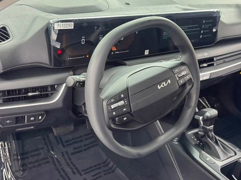New 2026 Kia K4 FWD image 32