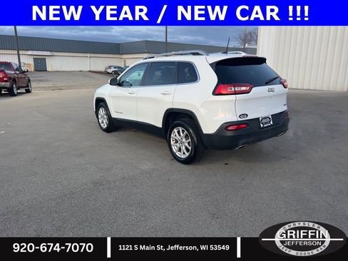 Used 2017 Jeep Cherokee Latitude w/ Cold Weather Group image 15