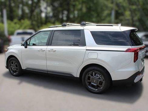 New 2026 Kia Carnival EX FWD image 9