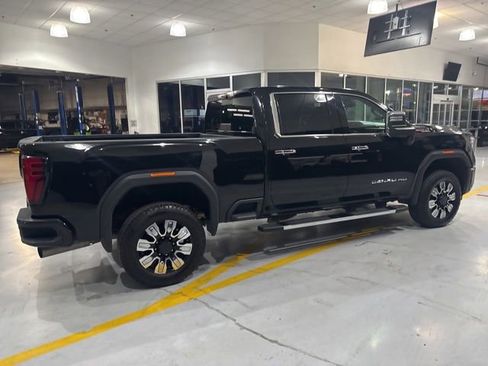Used 2024 GMC Sierra 2500 Denali w/ Technology Package AWD/4WD image 10