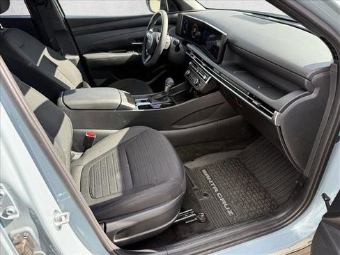 Certified 2025 Hyundai Santa Cruz SE image 18