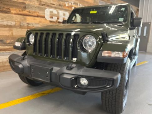 Used 2022 Jeep Wrangler Unlimited Sahara AWD/4WD image 14