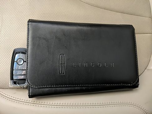 Used 2020 Lincoln Nautilus Reserve image 29