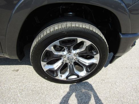 Used 2021 RAM 1500 Limited w/ Body Color Bumper Group image 12
