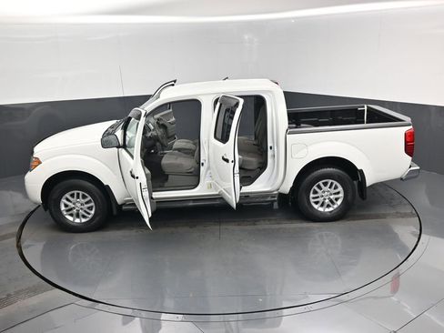Used 2019 Nissan Frontier SV image 17
