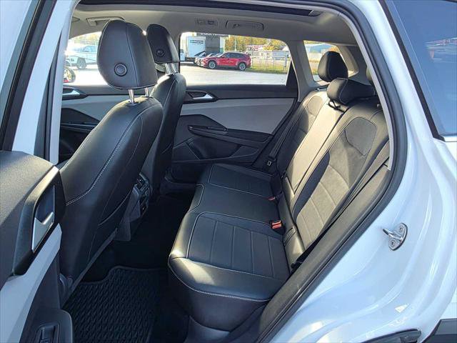 Used 2022 Volkswagen Taos SE FWD image 16