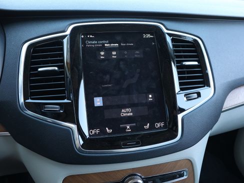 Used 2022 Volvo XC90 T6 Momentum w/ Advanced Package image 25