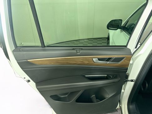 Used 2025 Volkswagen Atlas SE FWD image 25