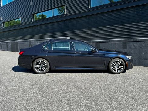 Used 2021 BMW 740i xDrive w/ M Sport Package AWD/4WD image 11