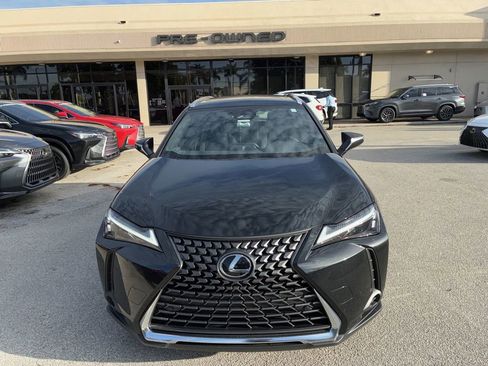 Used 2025 Lexus UX 300h FWD image 9