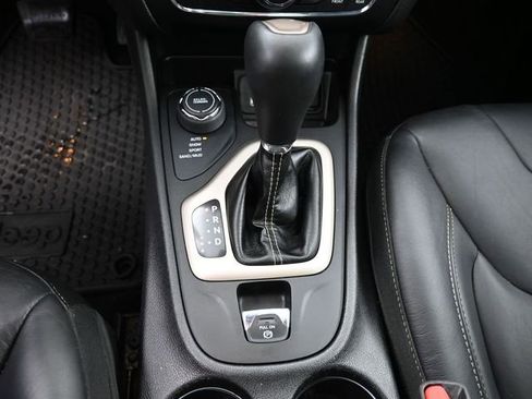 Used 2018 Jeep Cherokee Limited image 27