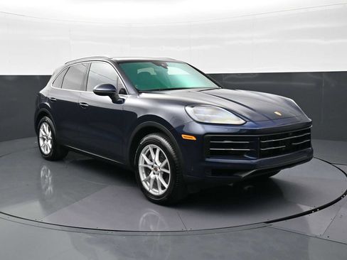 Certified 2025 Porsche Cayenne AWD/4WD image 28