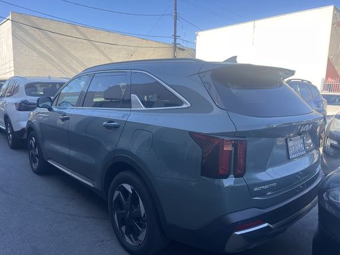 Used 2025 Kia Sorento EX FWD image 3