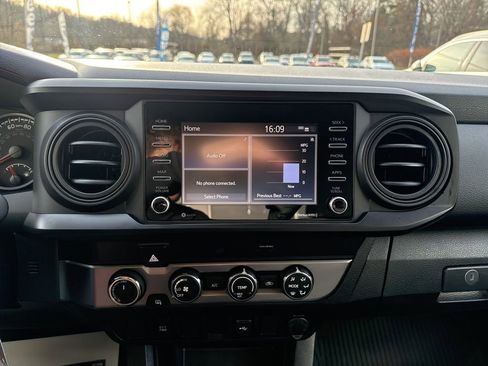 Used 2021 Toyota Tacoma SR image 14
