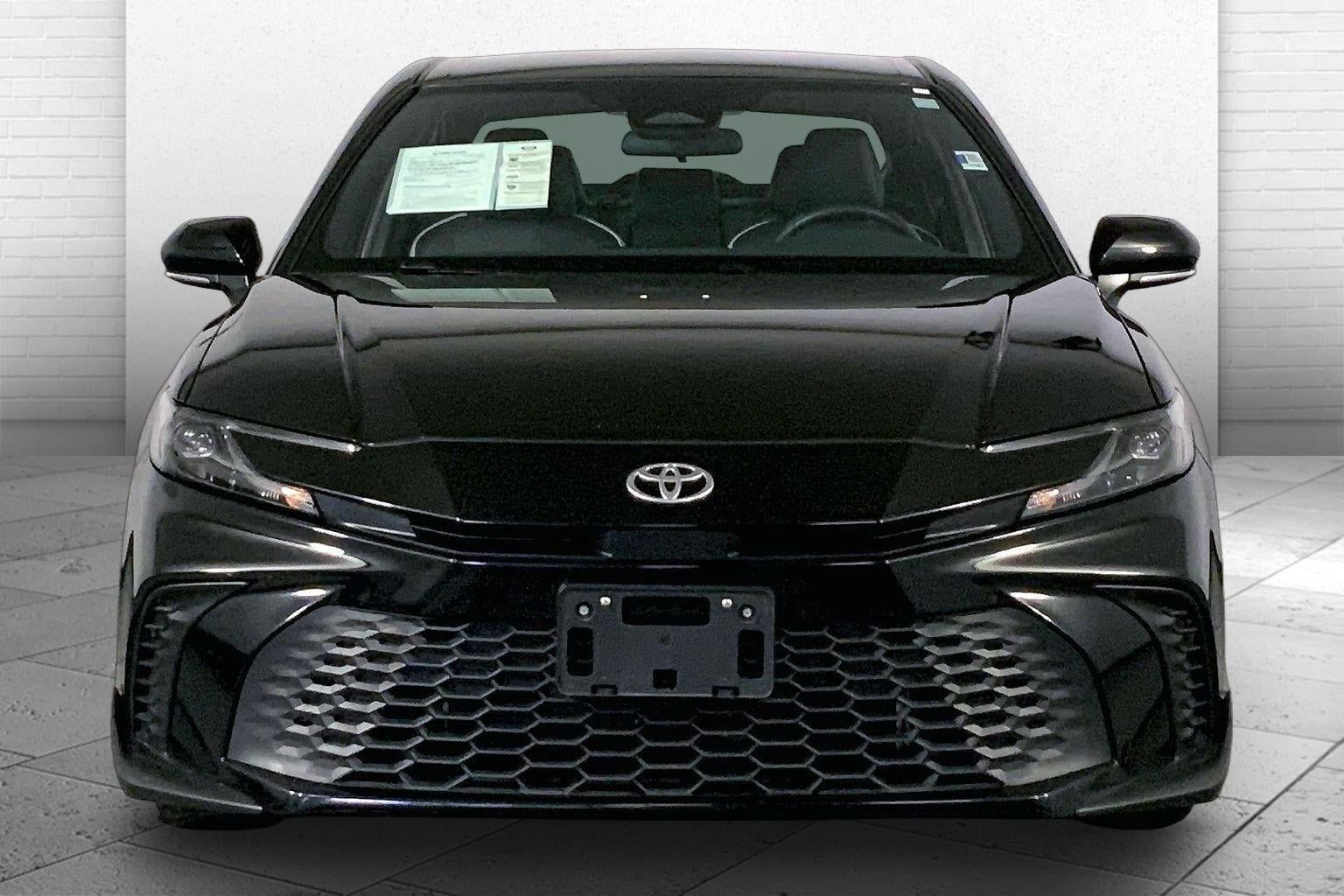 Used 2025 Toyota Camry SE FWD image 2