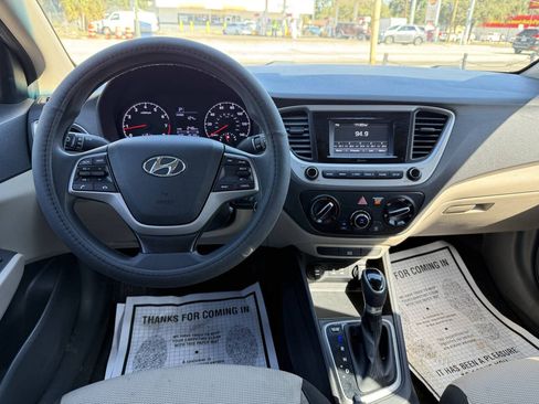 Used 2019 Hyundai Accent SE FWD image 13