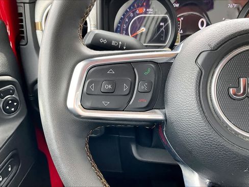 Used 2025 Jeep Wrangler Unlimited Sahara AWD/4WD image 23