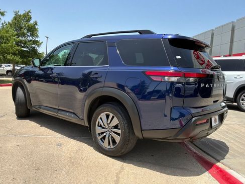Used 2025 Nissan Pathfinder SV FWD image 8