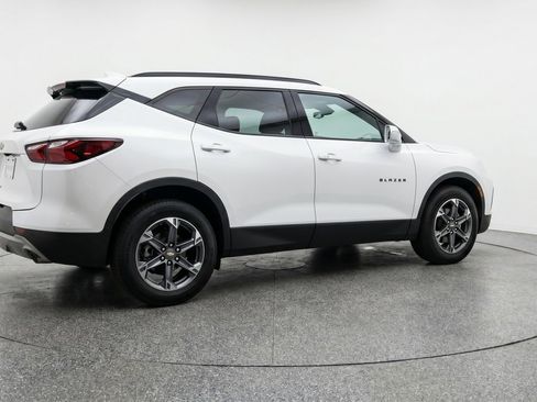 Used 2025 Chevrolet Blazer LT FWD image 9