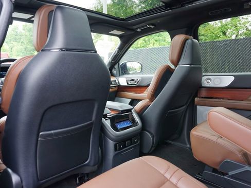 Used 2024 Lincoln Navigator Reserve AWD/4WD image 38