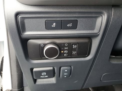 Used 2023 Ford Expedition Max XLT image 23