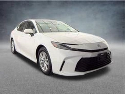 Used 2025 Toyota Camry LE FWD image 3
