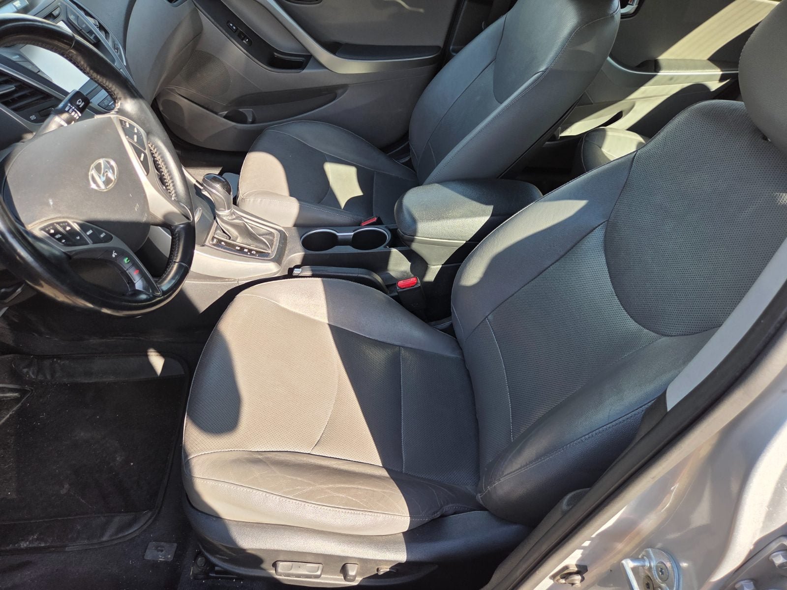 Used 2014 Hyundai Elantra Limited w/ Option Group 03 FWD image 9