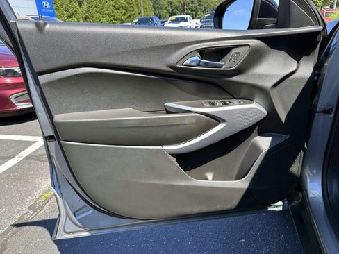 Used 2024 Chevrolet Trax RS w/ Sunroof Package FWD image 8