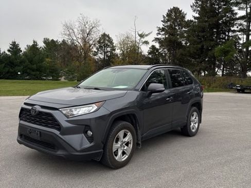 Used 2019 Toyota RAV4 XLE image 2