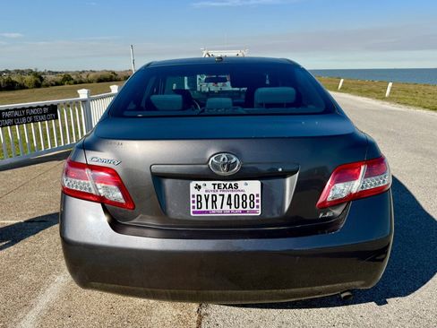 Used 2011 Toyota Camry LE image 6