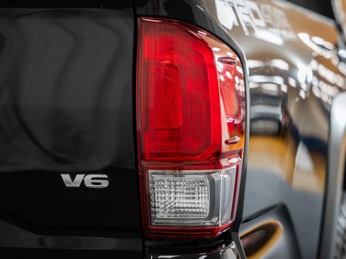 Used 2017 Toyota Tacoma TRD Off-Road w/ Tow Package (A/T) image 7