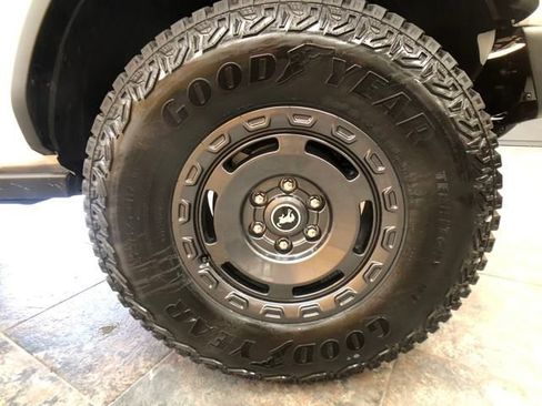 New 2025 Ford Bronco Badlands image 9