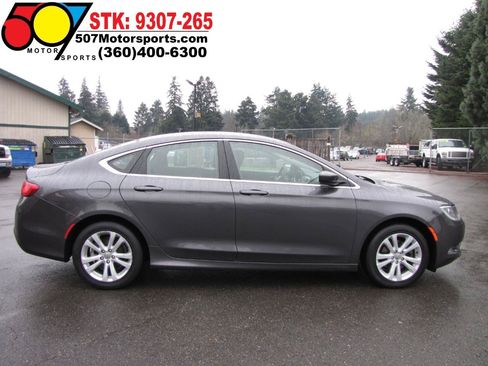 Used 2016 Chrysler 200 Limited FWD image 9