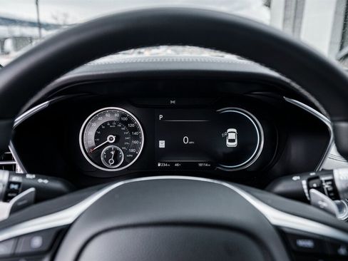 Used 2025 Genesis G70 2.5T image 24