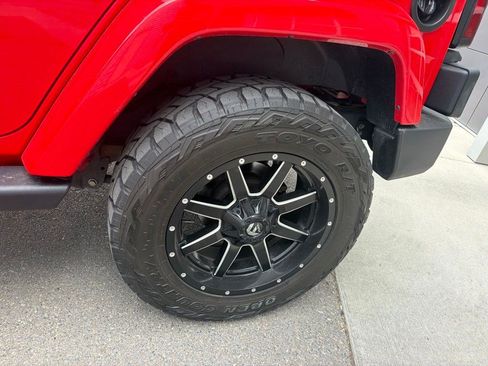 Used 2018 Jeep Wrangler Unlimited Sahara AWD/4WD image 18