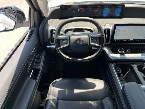 Used 2025 Ford Expedition Max Platinum AWD/4WD image 15