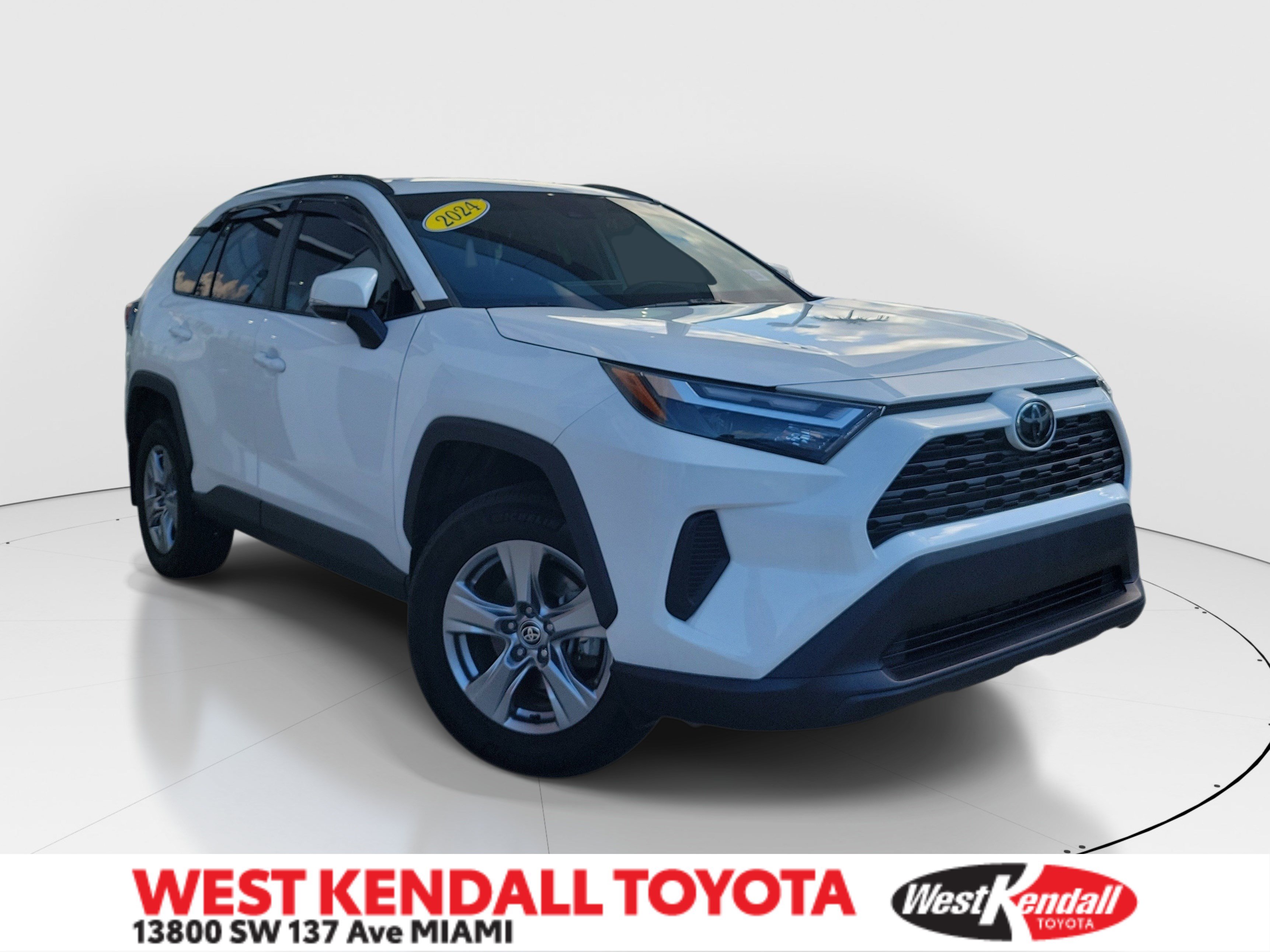 Used 2024 Toyota RAV4 XLE FWD image 1