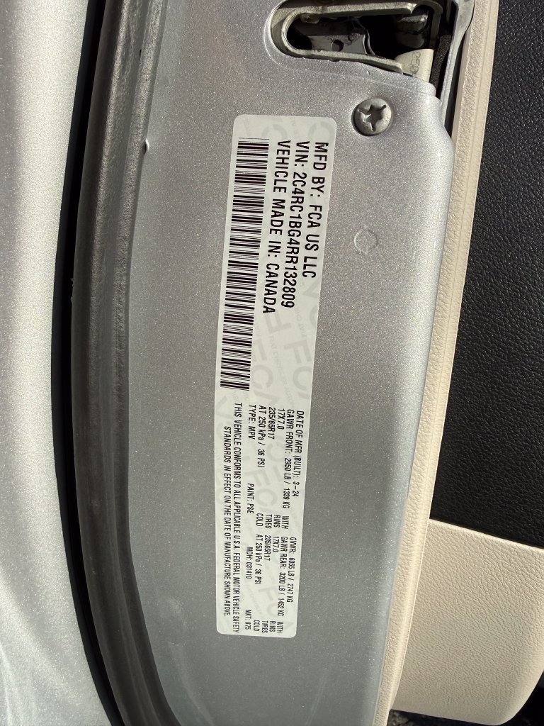 Used 2024 Chrysler Pacifica Touring-L FWD image 19