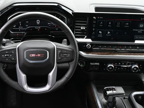 Used 2024 GMC Sierra 1500 Elevation w/ Preferred Package AWD/4WD image 18