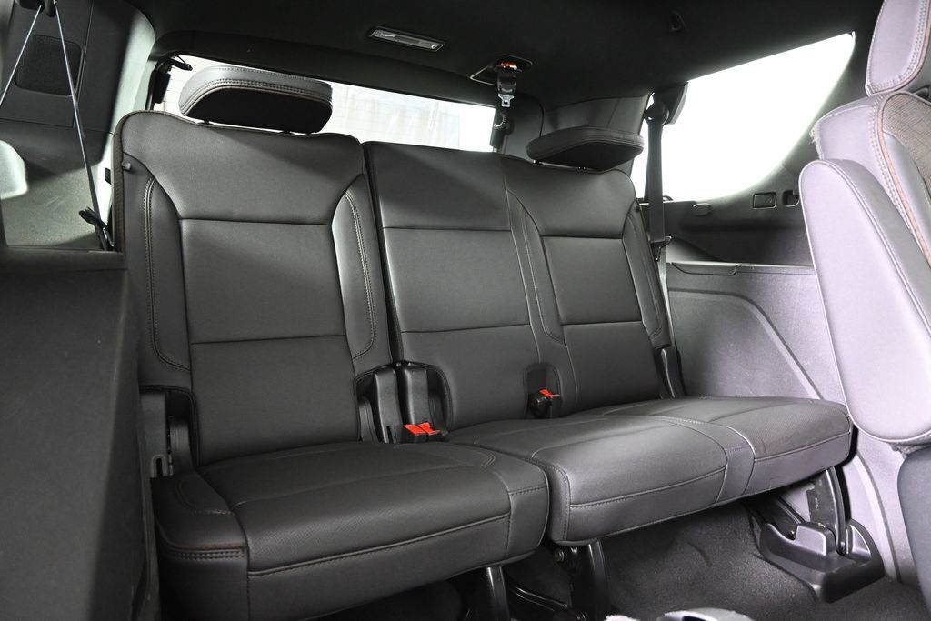 Used 2024 Chevrolet Tahoe High Country AWD/4WD image 17